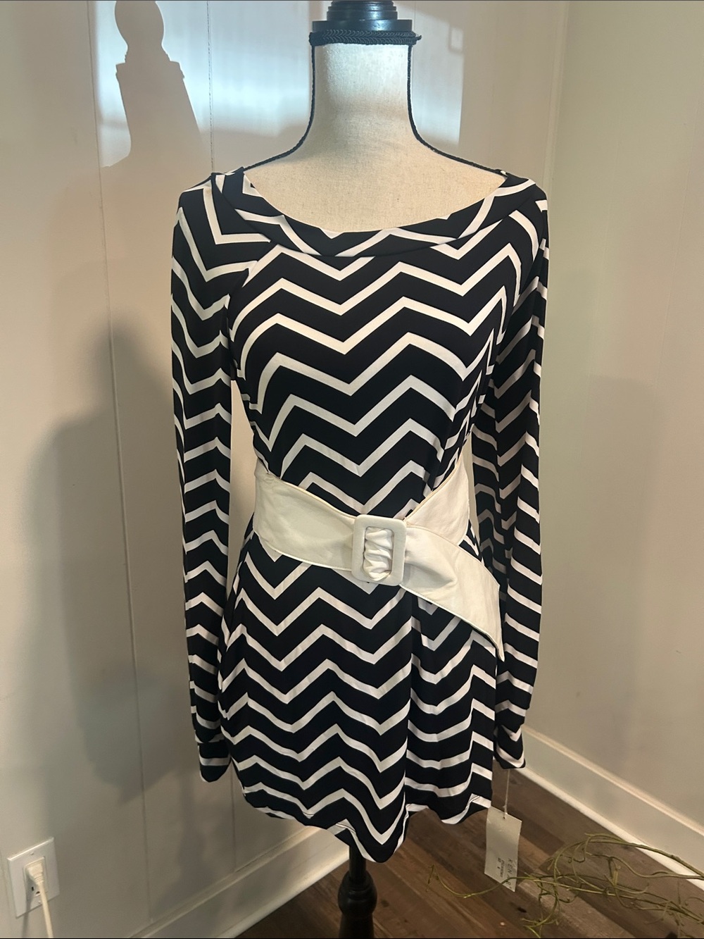 Vintage Kenar Black and White Chevron Long-Sleeve Dress with White Waist Belt